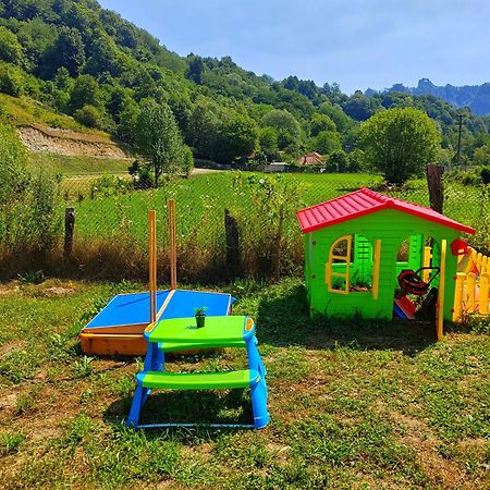 Luna Rock Glamping Brezoi - Blue Scai Esterno foto