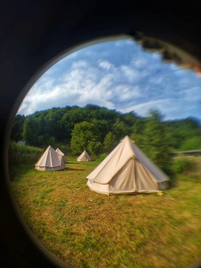 Luna Rock Glamping Brezoi - Blue Scai Esterno foto