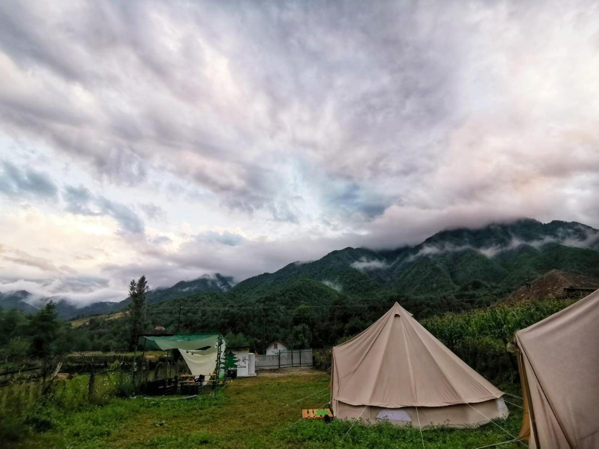 Luna Rock Glamping Brezoi - Blue Scai Esterno foto