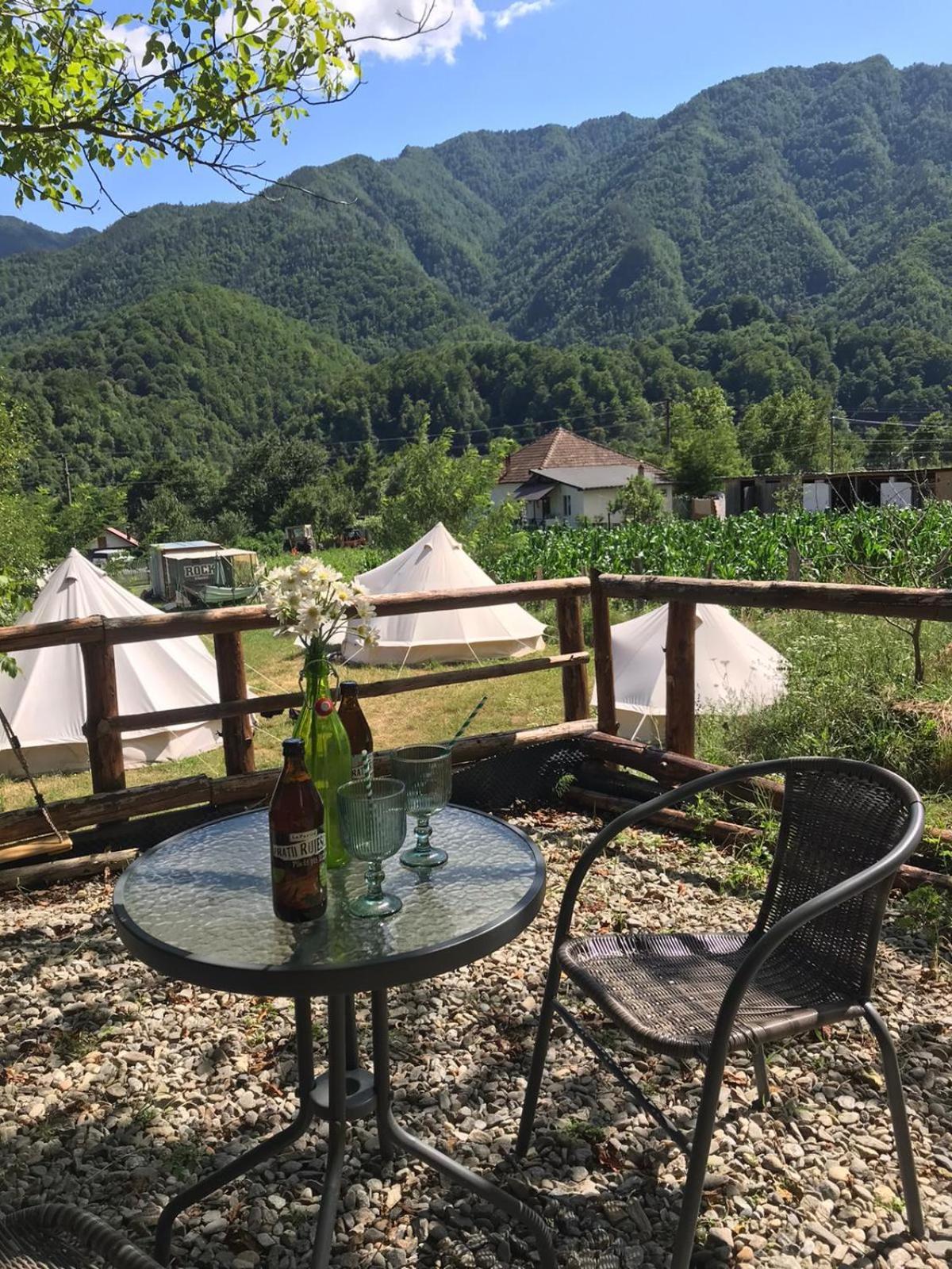 Luna Rock Glamping Brezoi - Blue Scai Esterno foto