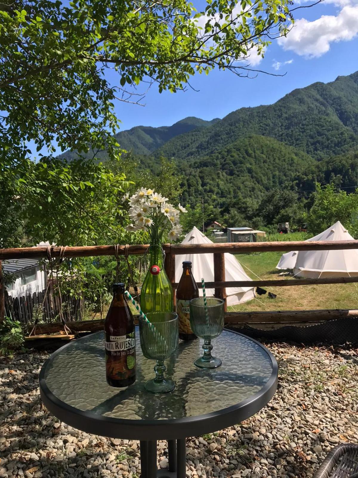 Luna Rock Glamping Brezoi - Blue Scai Esterno foto
